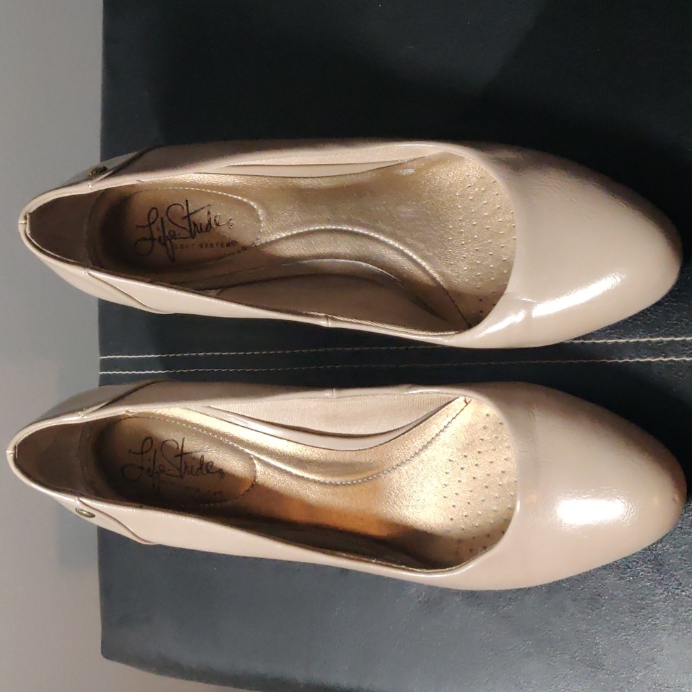 9.5 Life Stride Tan Heels